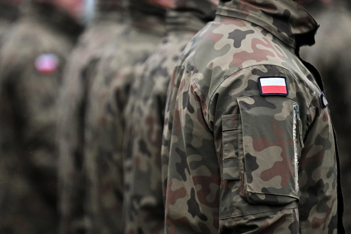 Czy w obliczu napiętej sytuacji międzynarodowej i gróźb Rosji dotyczących wschodniej flanki NATO Polska powinna przywrócić obowiązkową służbę wojskową? Z takim pytaniem zmierzył się w RMF FM Bartosz Grodecki - szef Biura Bezpieczeństwa Narodowego. Jego poprzednik na tym stanowisku, Sławomir Cenckiewicz, był zwolennikiem odwieszenia zasadniczej służby wojskowej.