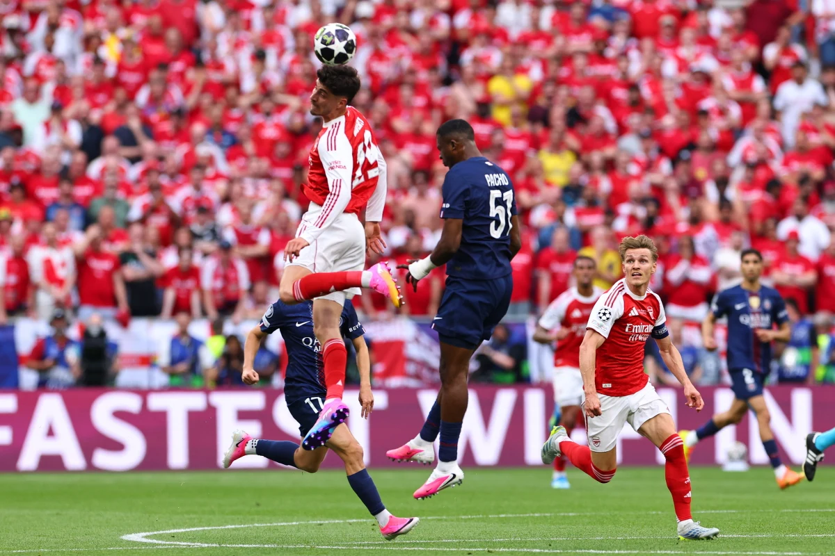 W Budapeszcie rozegrał się finał Ligi Mistrzów. W emocjonującym meczu zmierzyli się Paris Saint Germain z Arsenalem Londyn. Spotkanie zakończyło się wynikiem 1:1, a o zwycięstwie zdecydowały rzuty karne - 4:3 dla PSG. Tym samym w stolicy Węgier dokonały się historyczne rzeczy. Paryżanie po raz drugi z rzędu sięgnęli po tytuł mistrza.