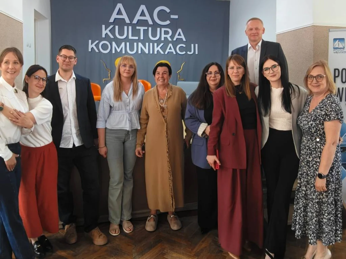 Każda osoba - z trudnościami, czy bez, ma prawo do komunikacji. W Specjalnym Ośrodku Szkolno-Wychowawczym w Węgorzewie odbyła się konferencja „AAC – Kultura Komunikacji”. Eksperci, wychowawcy i rodzice mogli wymienić się doświadczeniem odnośnie m.in. diagnozy komunikacji, współpracy szkoły i rodziny, funkcjonalnego wdrażania AAC oraz wspierania osób ze złożonymi potrzebami komunikacyjnymi na różnych etapach życia.