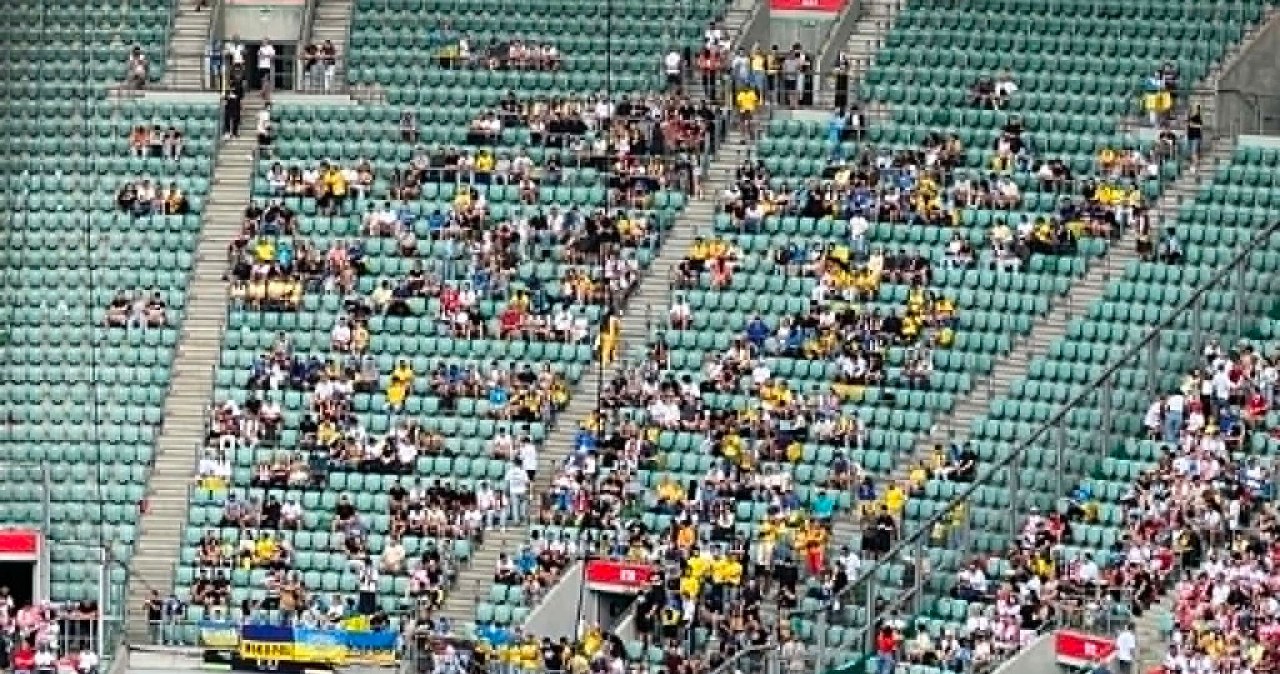 Tak zachowali się polscy kibice po hymnie Ukrainy. Poruszenie na stadionie