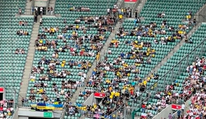 Tak zachowali się polscy kibice po hymnie Ukrainy. Poruszenie na stadionie