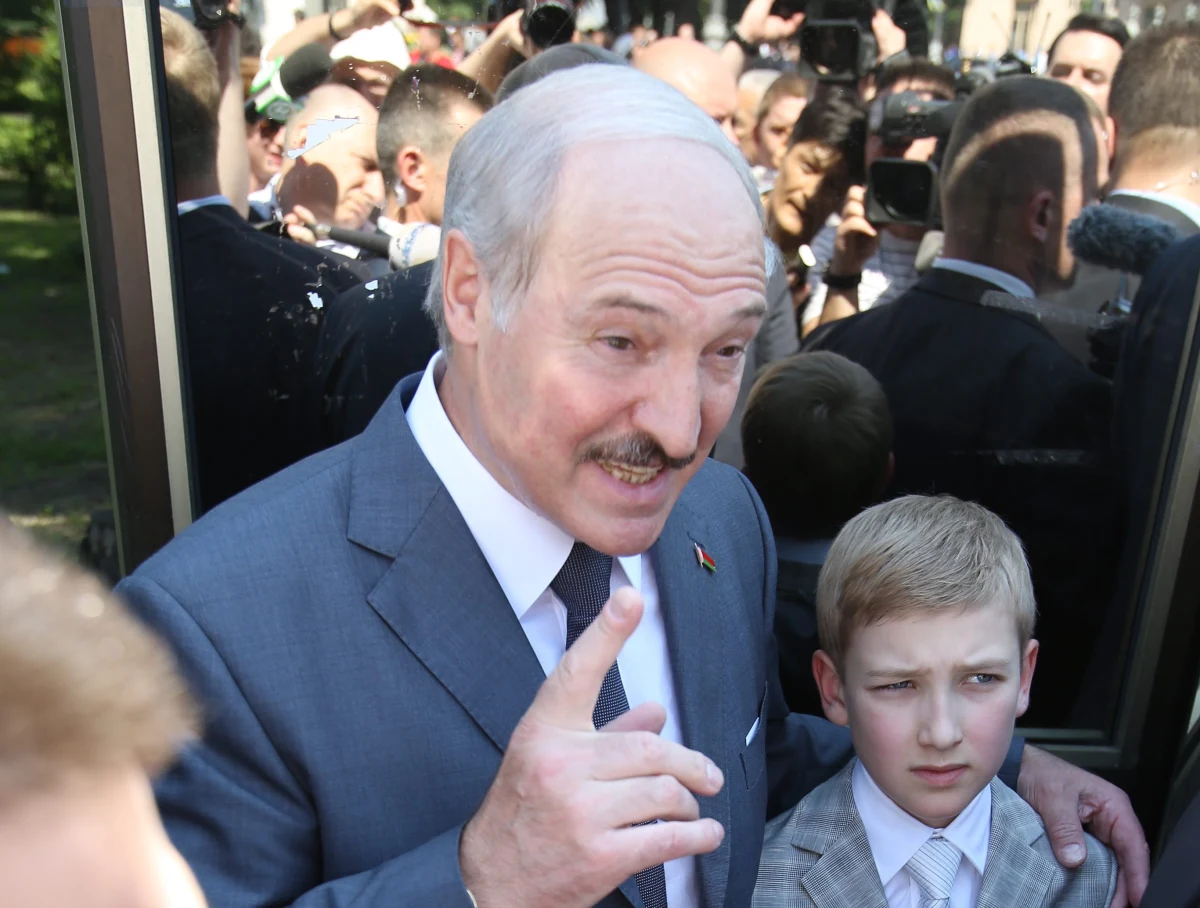​Prezydent Białorusi Aleksander Łukaszenka ostrzegł Armenię przed powtórzeniem "scenariusza ukraińskiego" i zaapelował o rozwagę przed zbliżającymi się wyborami parlamentarnymi. "Na Ukrainie wszystko zaczęło się dokładnie tak samo. Pamiętajcie o tym" - stwierdził podczas szczytu EAUG w Astanie.