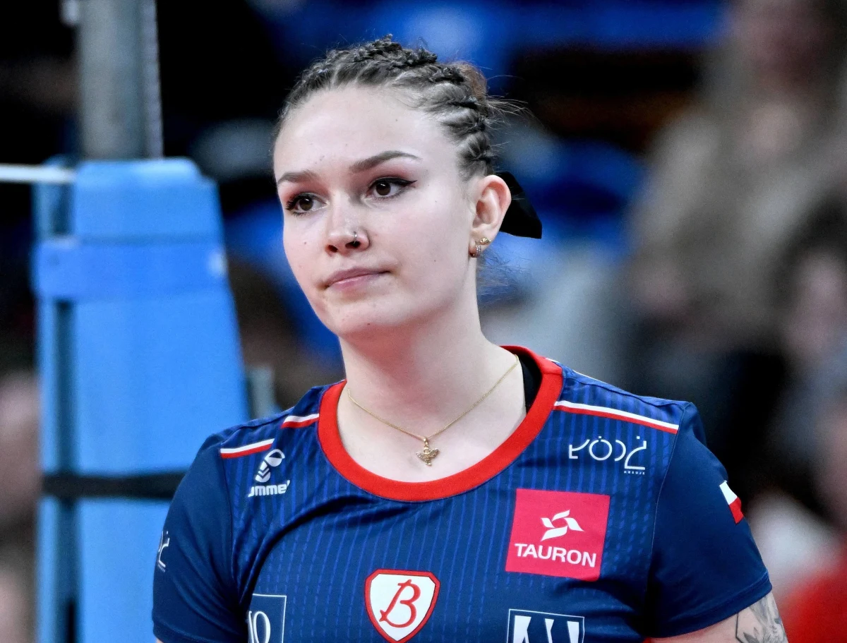 ​"Jeżeli kiedykolwiek będę miała turecki paszport to tylko dlatego, że wezmę ślub z moim partnerem, który jest z Turcji" - zapowiada w RMF FM atakująca siatkarskiej reprezentacji Polski Julia Szczurowska. Rewelacja sezonu ligi tureckiej w barwach Besiktasu Stambuł grała na tyle dobrze, że... dostała propozycję reprezentowania tego kraju. O tym opowiada w rozmowie z dziennikarzem sportowym RMF FM Cezarym Dziwiszkiem.