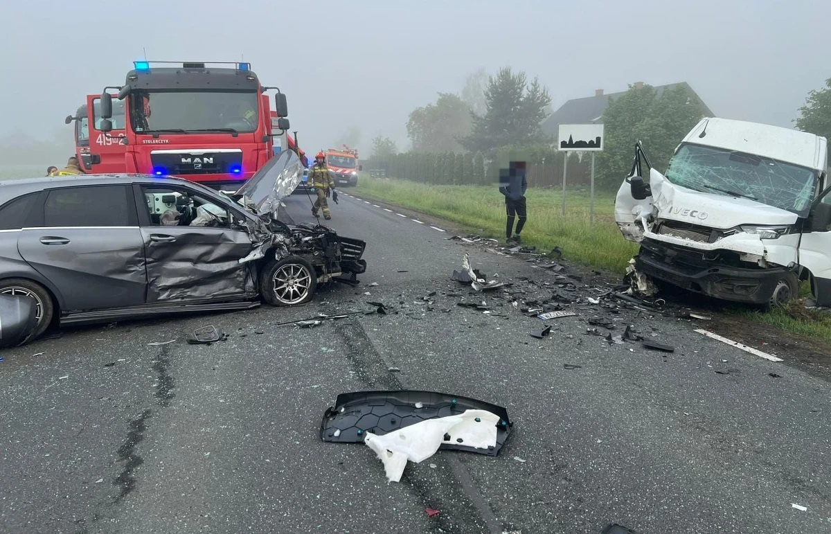 Groźny wypadek w miejscowości Gołymin na drodze krajowej 60 między Ciechanowem a Makowem Mazowieckim. Dwie osoby zostały ranne w zderzeniu trzech pojazdów.