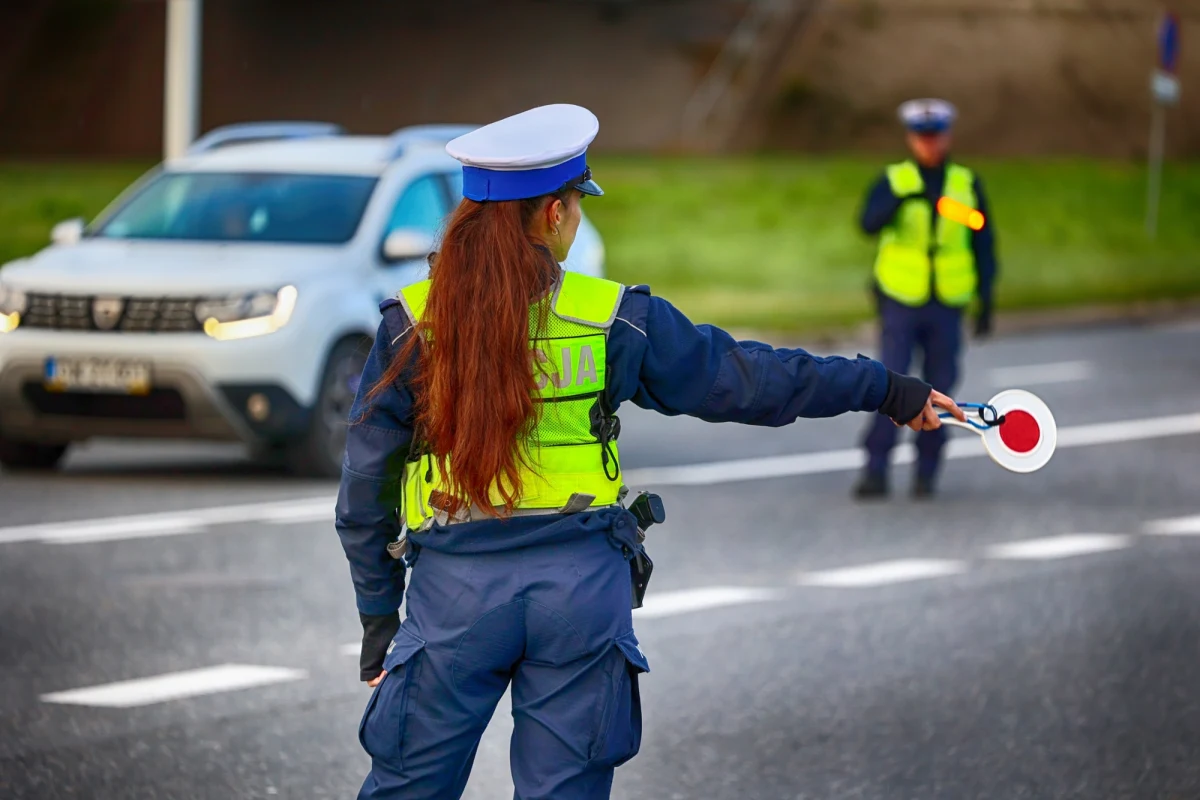 ​Poznański Wojewódzki Ośrodek Ruchu Drogowego nie przyjmuje zapisów na kursy redukujące punkty karne - dowiedział się reporter RMF FM Beniamin Kubiak-Piłat. Powodem jest brak opublikowanego rozporządzenia wykonawczego do nowych przepisów, które mają wejść w życie 3 czerwca.
