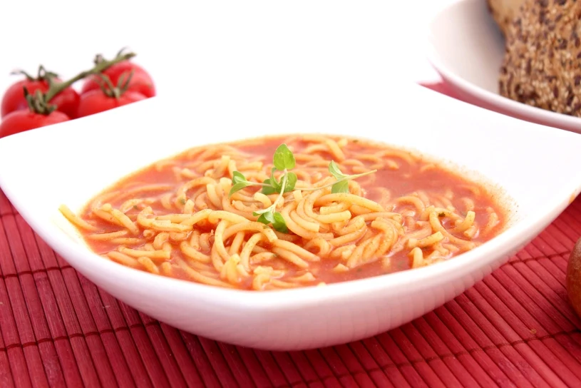 Aksamitna zupa pomidorowa jak z restauracji. Sekret tkwi w jednym składniku