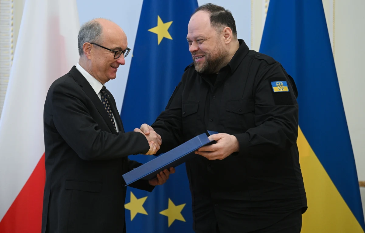 ​W obliczu napięć wokół polityki historycznej między Polską a Ukrainą, przewodniczący Rady Najwyższej Ukrainy Rusłan Stefanczuk wyraził wdzięczność marszałkowi Sejmu Włodzimierzowi Czarzastemu za "wyważone podejście" do trudnych tematów. Politycy podkreślają, że jedność i dialog są kluczowe dla bezpieczeństwa regionu.