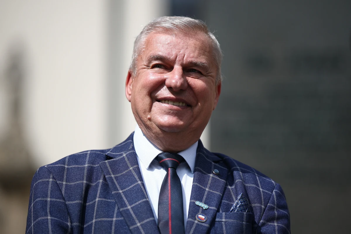 Po niedawnym referendum, w którym mieszkańcy odwołali prezydenta Aleksandra Miszalskiego, pojawił się kolejny kandydat do walki o fotel włodarza miasta. Socjaldemokracja Polska ogłosiła, że w nadchodzących wyborach na prezydenta miasta wystawi Sławomira Pietrzyka - prawnika, nauczyciela, dziennikarza i byłego wieloletniego radnego miejskiego.