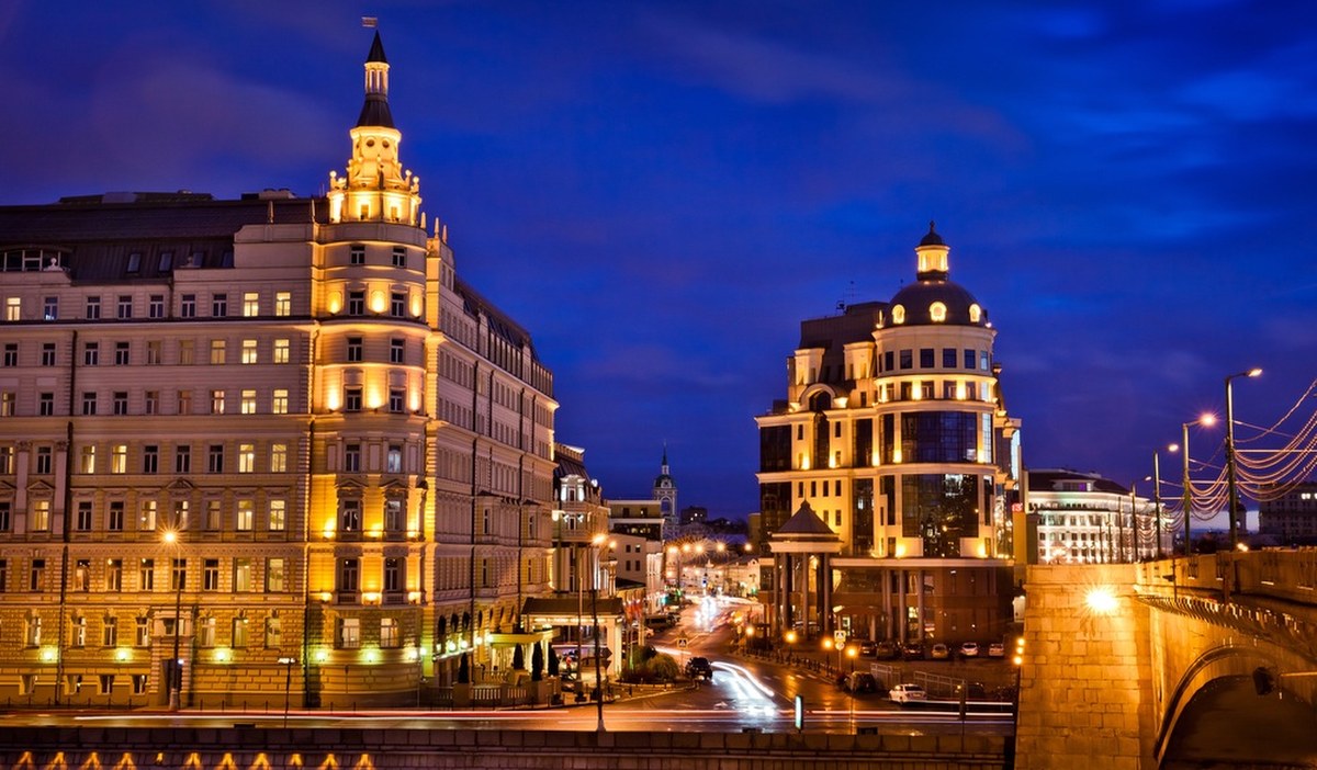 Tajemniczy gość w hotelu Kempinski. Co były kanclerz RFN robił koło Kremla?