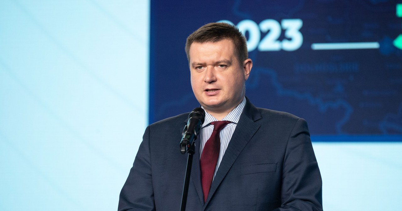 Marcin Porzucek wyniesiony z samolotu. Poseł przeprasza, nowe oświadczenie