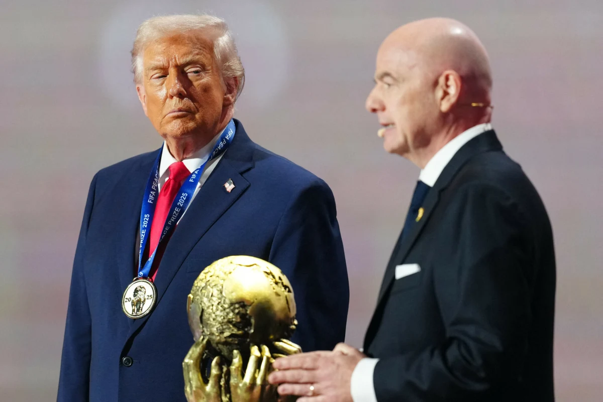 Norweski Związek Piłki Nożnej (NFF) tuż przed wylotem reprezentacji na mundial ogłosił, że oficjalnie poparł skargę do komisji etyki FIFA przeciwko szefowi organizacji, Gianniemu Infantino - podaje Reuters. Poszło o złamanie zasady neutralności politycznej i bezprecedensowe wręczenie Pokojowej Nagrody FIFA Donaldowi Trumpowi.