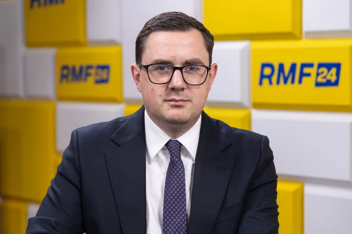 "Do momentu, kiedy ceny będą wysokie na rynkach światowych, do tego momentu utrzymywany będzie pakiet CPN" - zadeklarował minister energetyki Miłosz Motyka w Popołudniowej rozmowie w RMF FM.