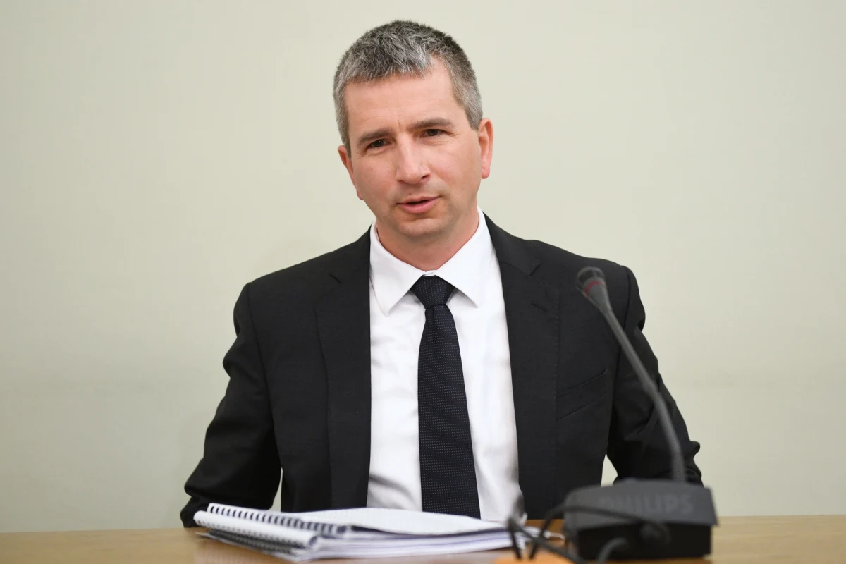 ​Mateusz Szczurek, były minister finansów Polski, obejmie stanowisko dyrektora Departamentu Europejskiego Międzynarodowego Funduszu Walutowego. Nową funkcję zacznie pełnić 27 lipca, zastępując przechodzącego na emeryturę Niemca Alfreda Kammera. Szczurek był szefem resortu finansów w rządach Donalda Tuska i Ewy Kopacz w latach 2013-2015.