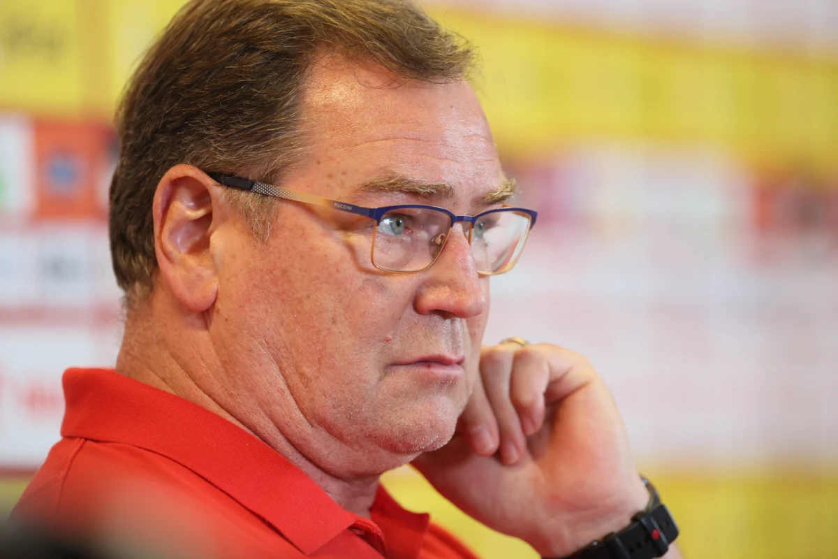 Selekcjoner reprezentacji Polski Jan Urban przyznał, że w zbliżającym się meczu towarzyskim z Nigerią w bramce zobaczymy Kamila Grabarę, a liderzy drużyny - Robert Lewandowski i Piotr Zieliński - rozpoczną spotkanie od pierwszego gwizdka. Urban zapowiedział liczne zmiany w składzie i podkreślił, że to idealny moment na testowanie nowych rozwiązań.