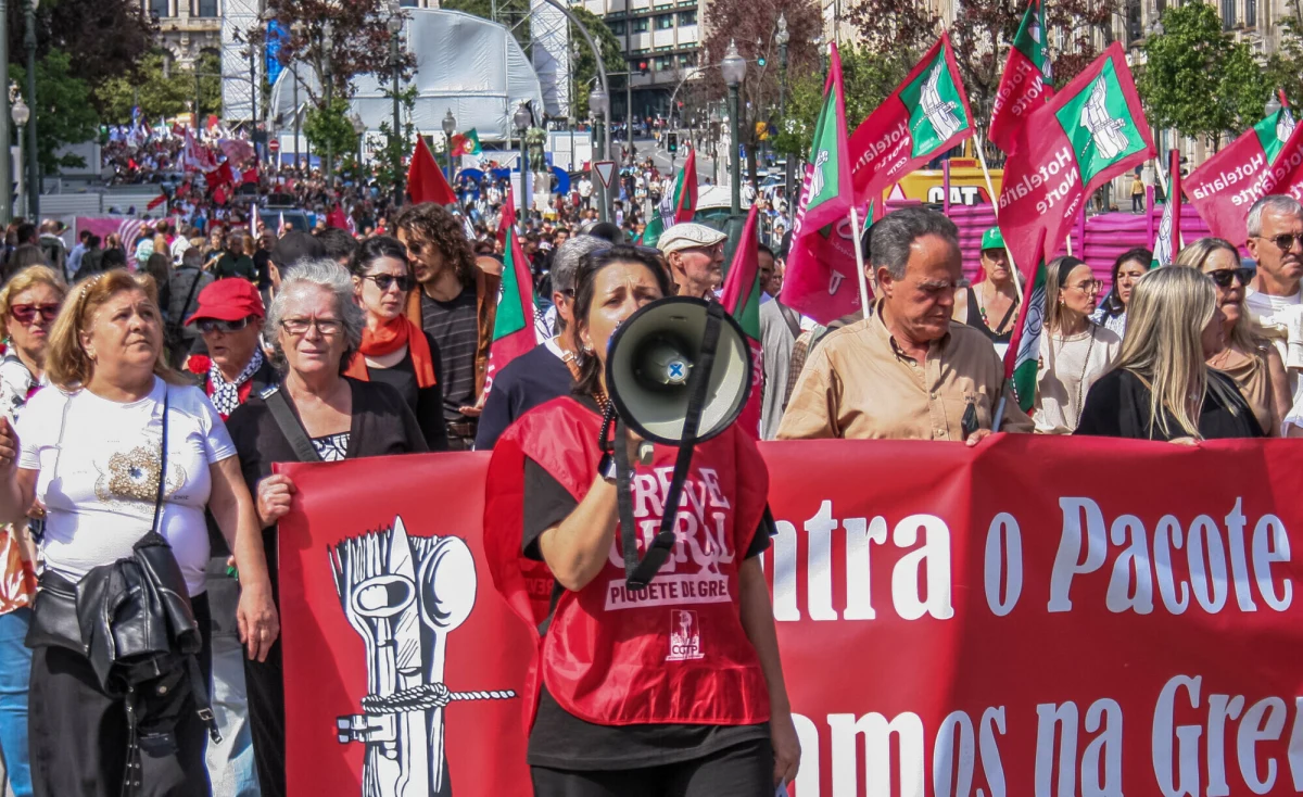W Portugalii trwa ogólnokrajowy strajk generalny, który już od wtorkowego wieczoru paraliżuje komunikację miejską w największych miastach. Protestujący sprzeciwiają się planowanym przez rząd zmianom w kodeksie pracy, które - według związkowców - mogą pogorszyć warunki zatrudnienia i ograniczyć prawa pracownicze.