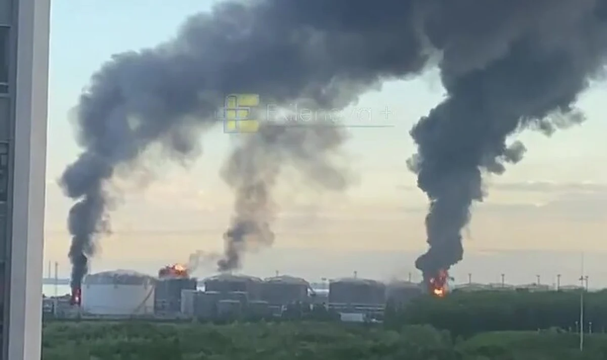 Siły ukraińskie przeprowadziły atak na Petersburg, gdzie w środę rozpoczyna się doroczne forum ekonomiczne, któremu patronuje Władimir Putin. Z ustaleń niezależnych rosyjskich mediów wynika, że po uderzeniu dronów wybuchł pożar w miejscowym terminalu naftowym.