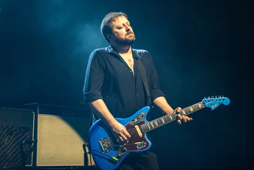 Richard Oakes (Suede): "Nasza muzyka potrafi nas zaskakiwać" [WYWIAD]