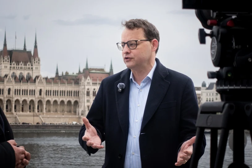 Nie tylko złotówki, ale też forinty. Marcin Romanowski pokazał majątek