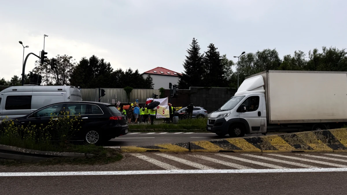 Kierowcy jadący do Zakopanego muszą liczyć się w środę z utrudnieniami. Przeciwnicy przedstawionych wariantów budowy drogi ekspresowej S7 między Krakowem a Myślenicami organizują trzy protesty, które mogą sparaliżować trasę - informuje reporter RMF FM Paweł Konieczny.