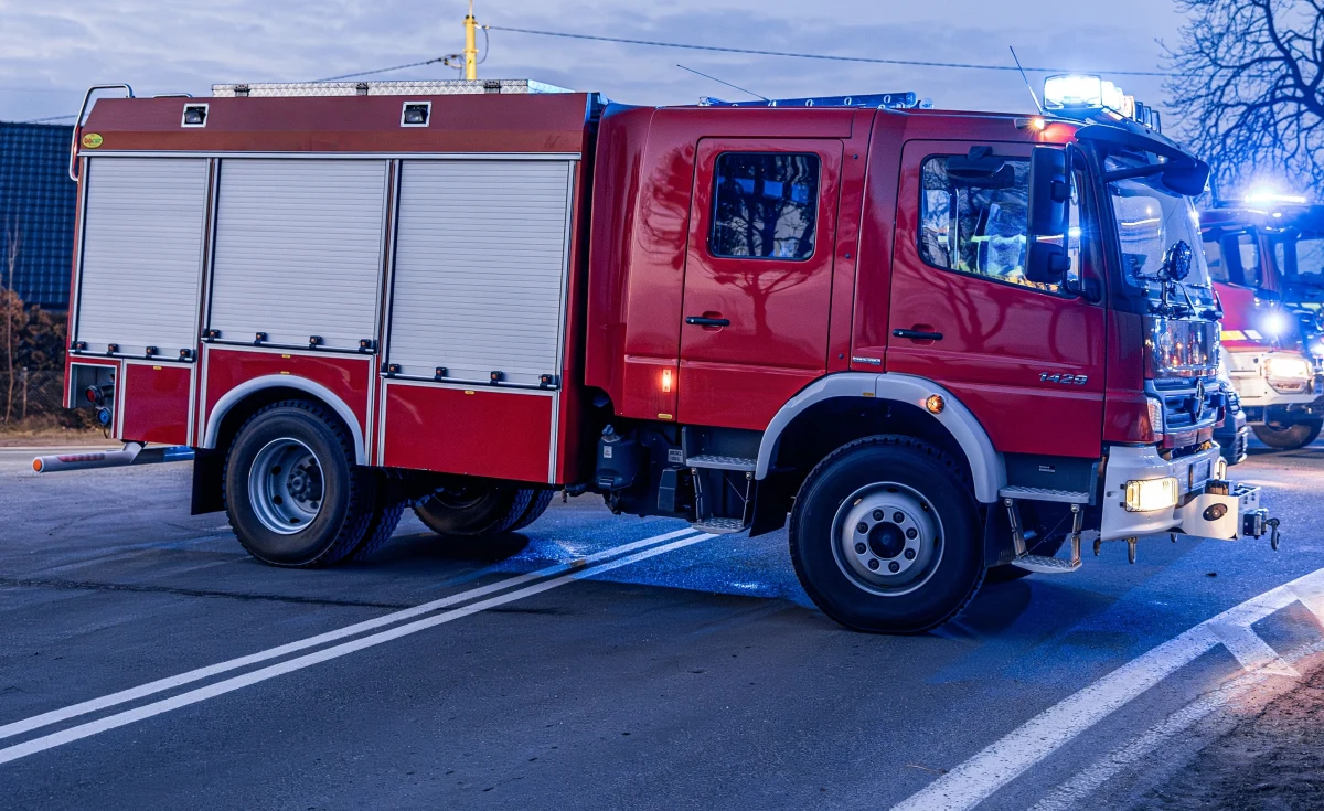 Pożar wybuchł w nocy ze środy na czwartek na terenie zakładu utylizacji odpadów w Ciepielówku, w pow. wschowskim (Lubuskie). Gasiło go 15 zastępów straży pożarnej. Ogień został opanowany.