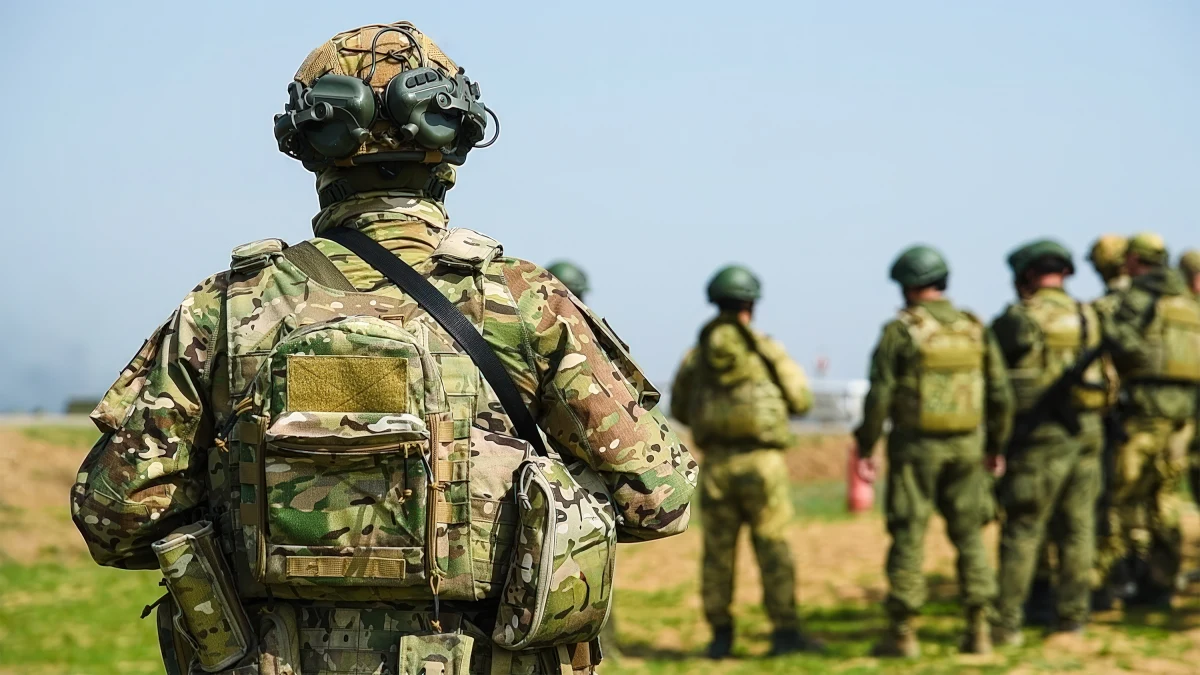 Rosja może wykorzystać przewagę technologiczną do ataku na NATO do końca 2028 roku - ostrzega dowódca sił zbrojnych Łotwy, gen. Kaspars Pudans. Jego zdaniem Moskwa wyprzedza Zachód w masowej produkcji dronów i innowacjach wojskowych.