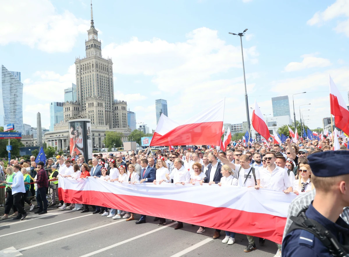 4 czerwca 2027 roku ulicami Warszawy przejdzie Wielki Marsz Patriotów - zapowiedział premier Donald Tusk. Jak poinformował, uczestnicy mają przejść przed planowanym pomnikiem pierwszego premiera III RP Tadeusza Mazowieckiego, który miałby stanąć przed Kancelarią Prezesa Rady Ministrów.