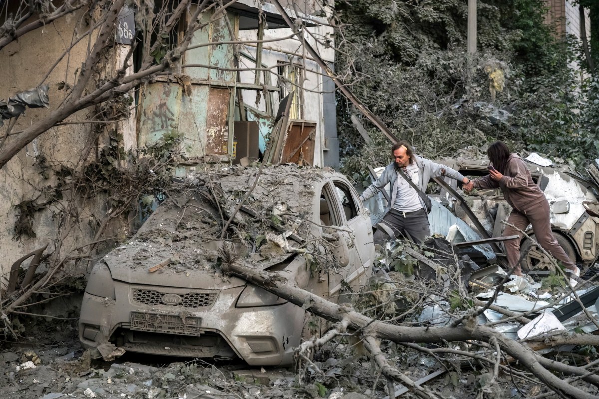 Rosja uderzyła z dużą siłą. Rakieta balistyczna i setki dronów