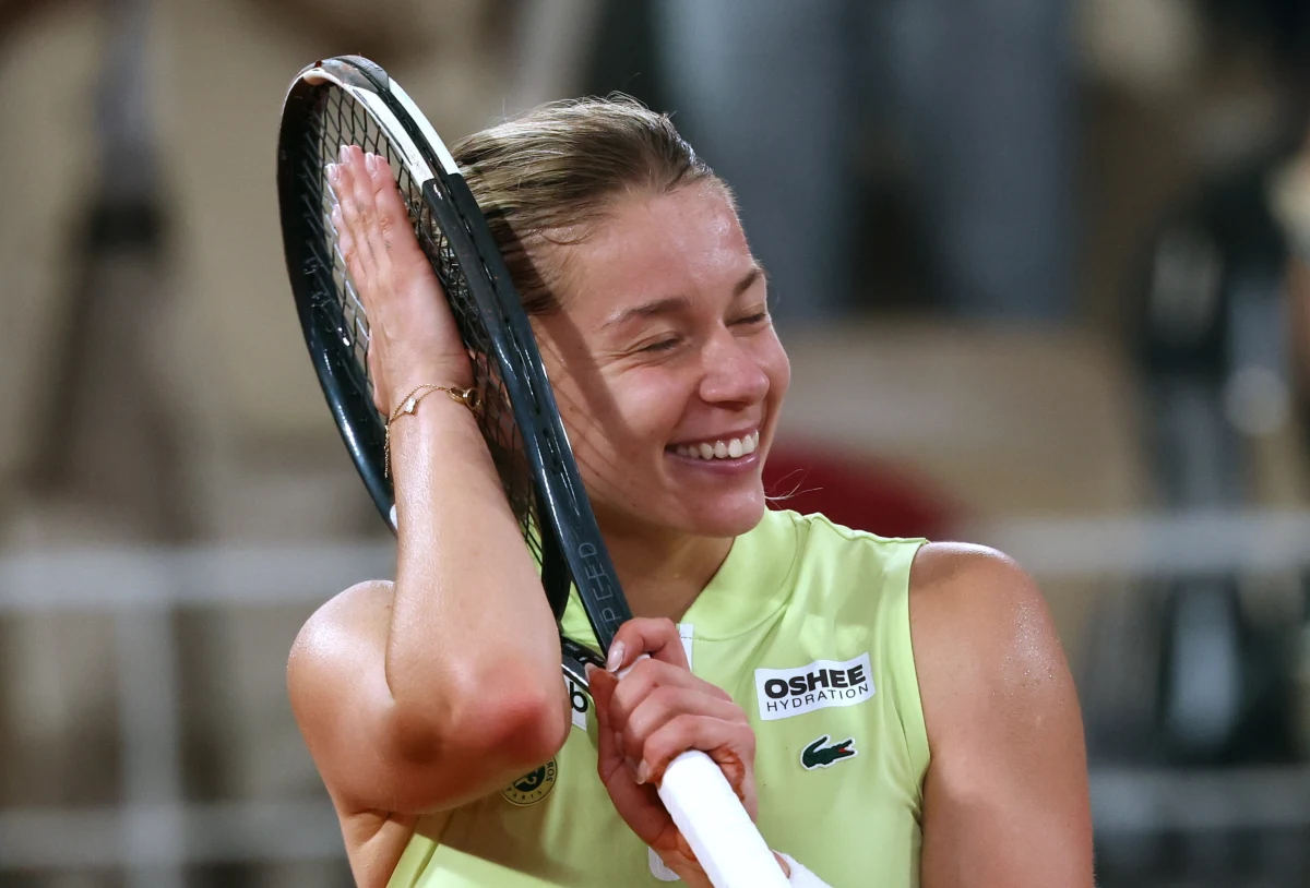 ​Maja Chwalińska, polska kwalifikantka, awansowała do finału wielkoszlemowego French Open, wzbudzając sensację na całym świecie. Jej niezwykła droga do finału, pokonanie licznych przeszkód i emocjonujące zwycięstwa zostały okrzyknięte "tenisową bajką" przez międzynarodowe media.