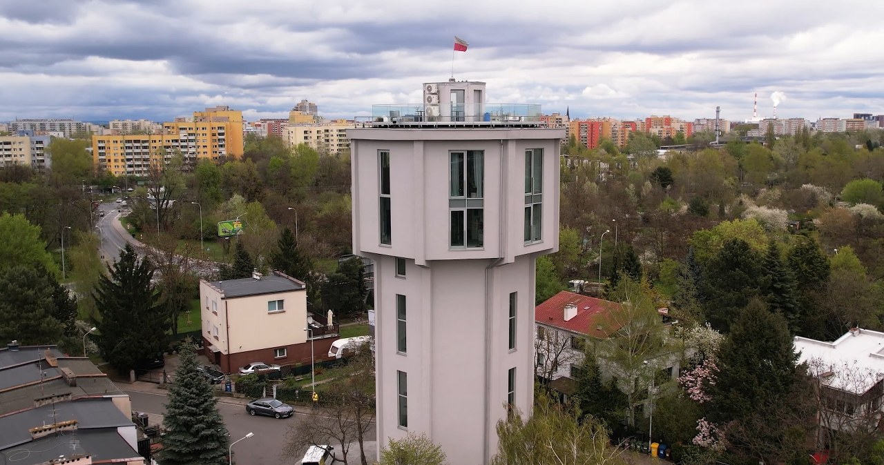 "Zamieszkanie": Kupiła wieżę ciśnień i przerobiła ją na dom
