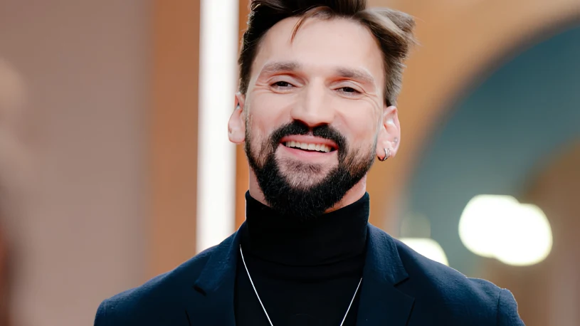 Jacek z "Love is Blind" ma nową partnerkę. Kim jest tajemnicza brunetka?