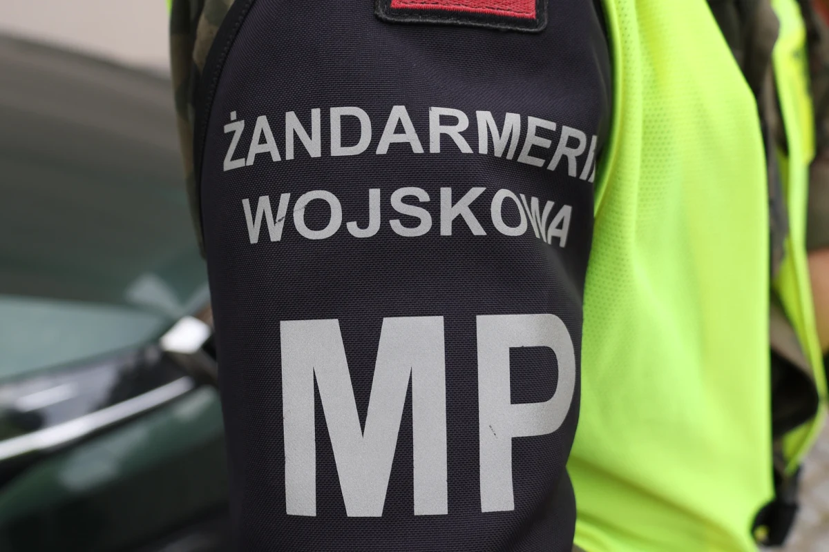 Prokuratura skierowała do Sądu Okręgowego Warszawa - Praga akt oskarżenia przeciwko kapralowi Rafałowi R. Żołnierz odpowie za zaatakowanie innego mężczyzny maczetą w grudniu 2025 r. w Legionowie.
