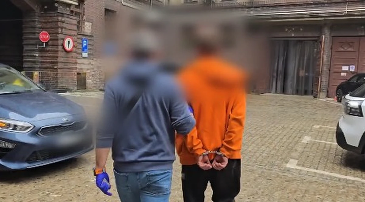 Na 3 lata może trafić do więzienia mężczyzna, który zranił dwie osoby nożem przy ulicy Powstańców Śląskich we Wrocławiu. 42-latek usłyszał już zarzut. Prokurator chce, by został tymczasowo aresztowany. 