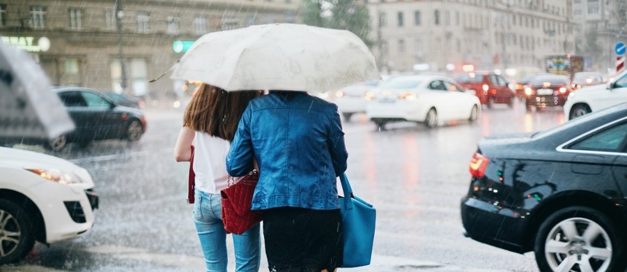Sobota w większości regionów Polski upłynie pogodnie, temperatura utrzyma się na poziomie ok. 20-25 st. C - przekazała synoptyczka IMGW Dorota Pacocha. Niestety, już w niedzielę miejscami pojawią się opady deszczu i burze. Sprawdź, jaka będzie pogoda w najbliższych kilkudziesięciu godzinach.