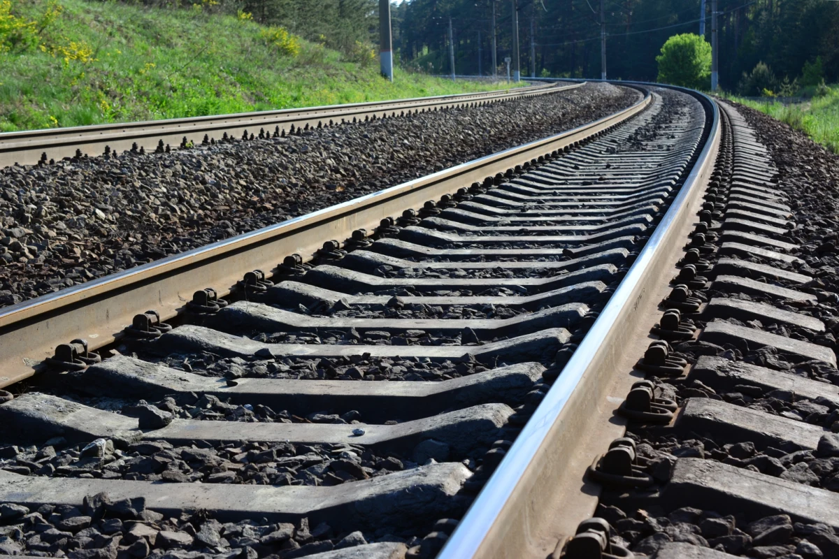 Sześć wagonów pociągu towarowego wykoleiło się podczas jazdy manewrowej na stacji Jezierzyce Słupskie w woj. pomorskim - poinofrmował Rafał Wilgusiak z zespołu prasowego Polskich Linii Kolejowych S.A. Ruch pociągów na jednotorowej linii przebiegającej przez stację został wstrzymany.