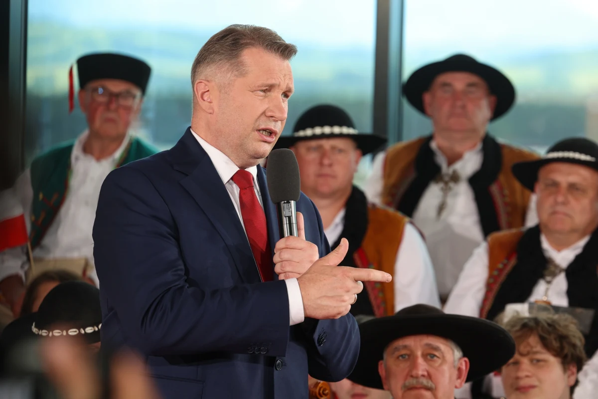 Kandydat PiS na premiera Przemysław Czarnek zażądał dymisji całego rządu Donalda Tuska. To pokłosie wypowiedzi wiceministra nauki Karola Szeptyckiego, który w radiowym wywiadzie określił członków UPA jako „trochę takich ukraińskich żołnierzy niezłomnych”.