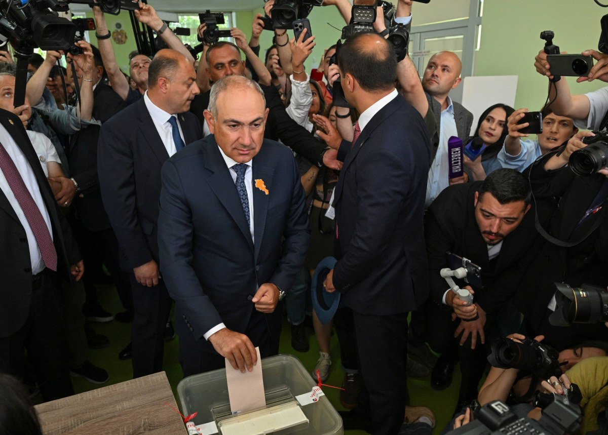 Zliczono tylko część głosów w Armenii. Premier już ogłosił zwycięstwo