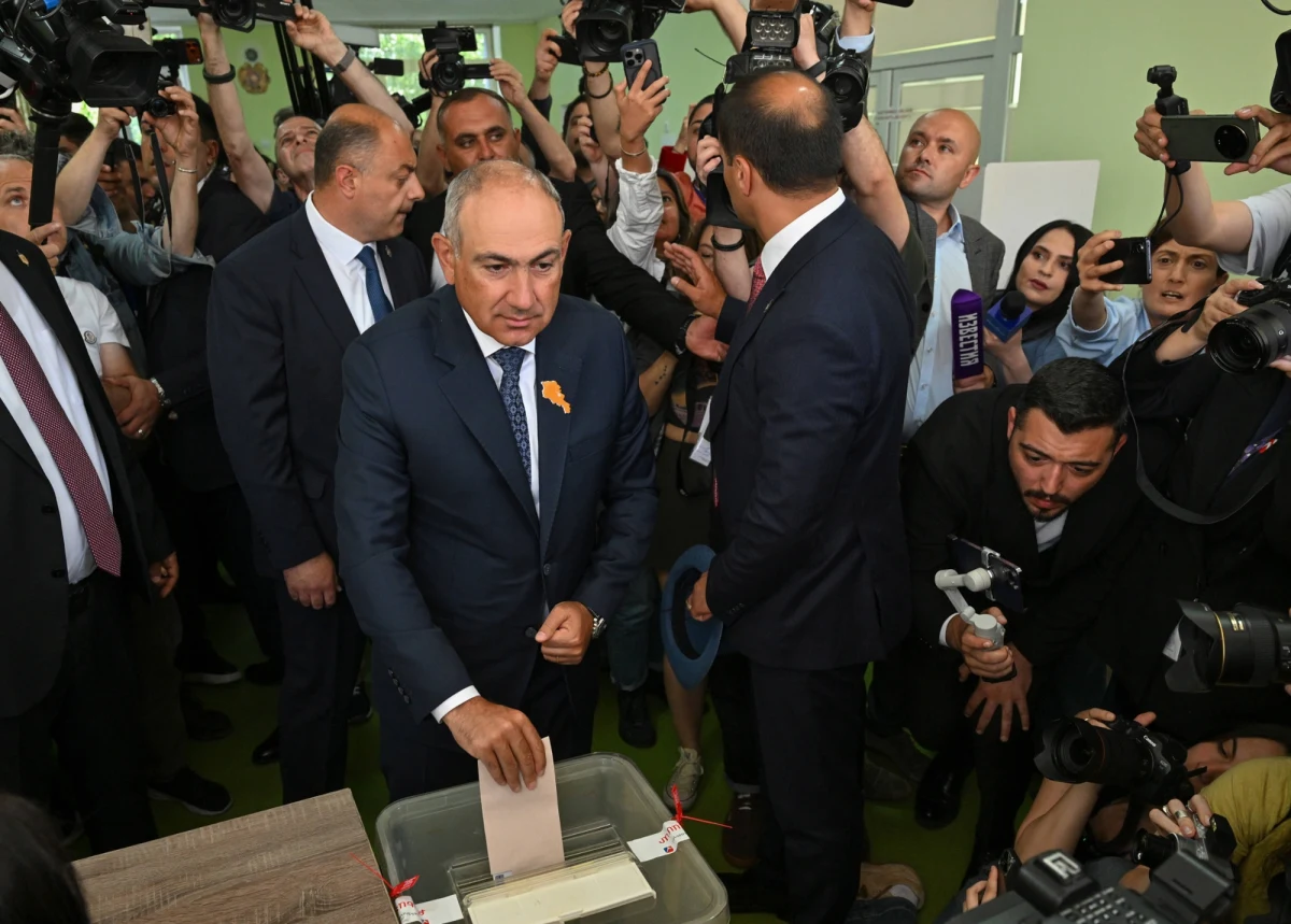 Premier Armenii Nikol Paszynian ogłosił zwycięstwo w niedzielnych wyborach parlamentarnych i zapowiedział, że jego partia Umowa Społeczna stworzy samodzielny rząd. Tymczasem Centralna Komisja Wyborcza podała na razie wyniki obejmujące ok. 16 proc. głosów. Wynika z nich, że partia Paszyniana otrzymała 51 proc. poparcia.