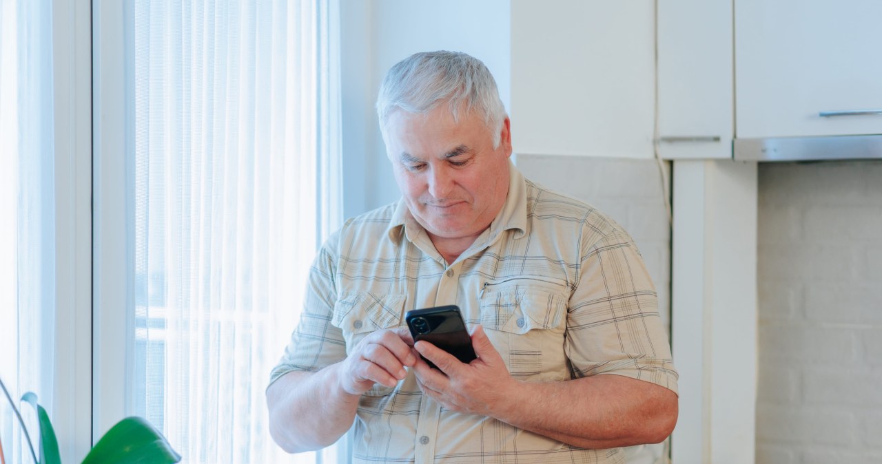 Senior powinien mieć te numery zawsze pod ręką. Mogą uratować życie