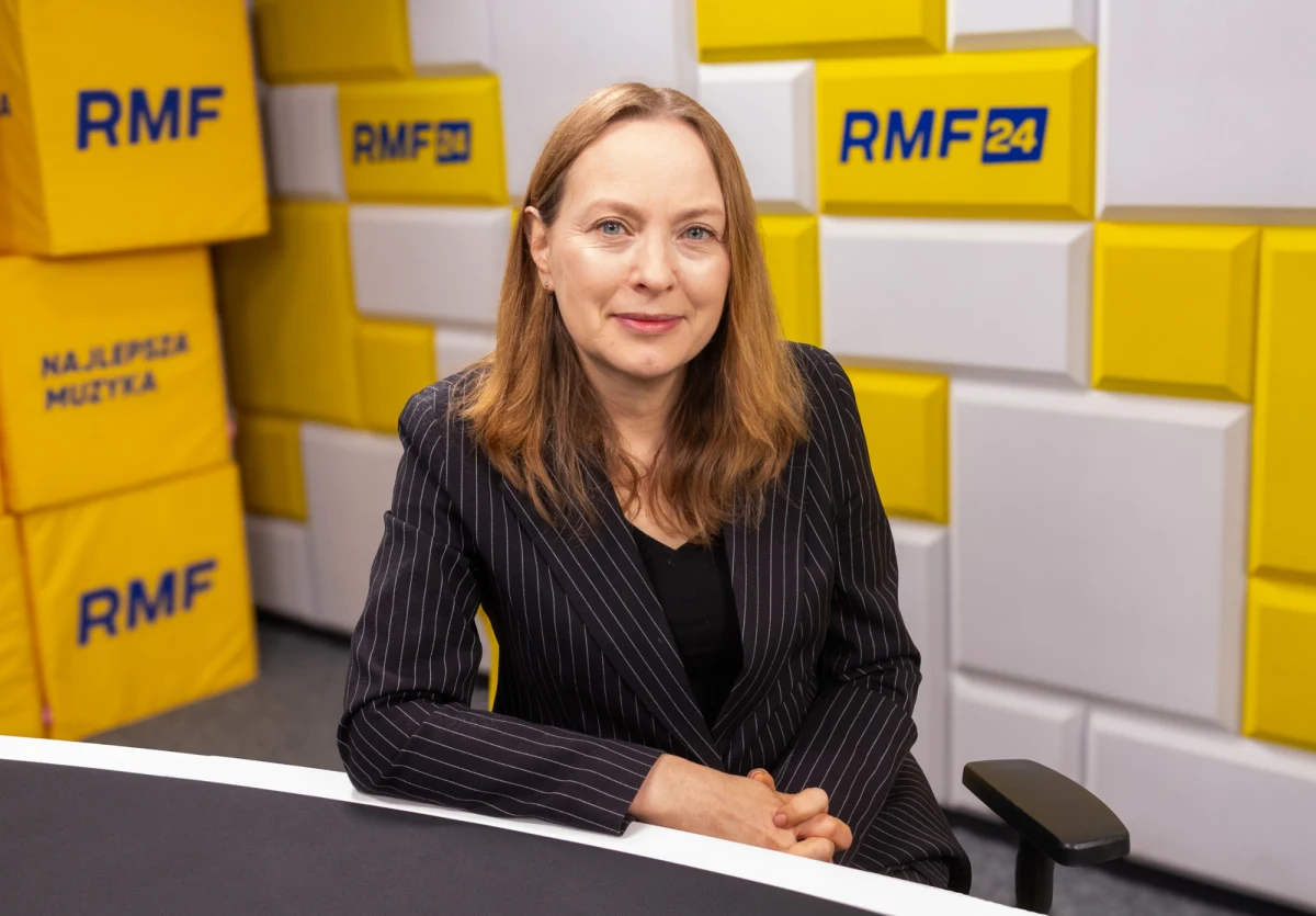 "Order Orła Białego musi mieć swoją wagę. Tak jak nikt nie odbiera Nagrody Nobla, tak my nie powinniśmy odbierać naszych orderów" - mówiła w Porannej rozmowie w RMF FM Katarzyna Pełczyńska-Nałęcz, minister funduszy i polityki regionalnej. W ten sposób odniosła się do planów odebrania najwyższego polskiego odznaczenia prezydentowi Ukrainy Wołodymyrowi Zełenskiemu. "Mamy szanować nasze odznaczenia. One nie są dawane w leasing. Powinny być inne sposoby wyrażania słusznego polskiego oburzenia" - oceniła szefowa Polski 2050. 