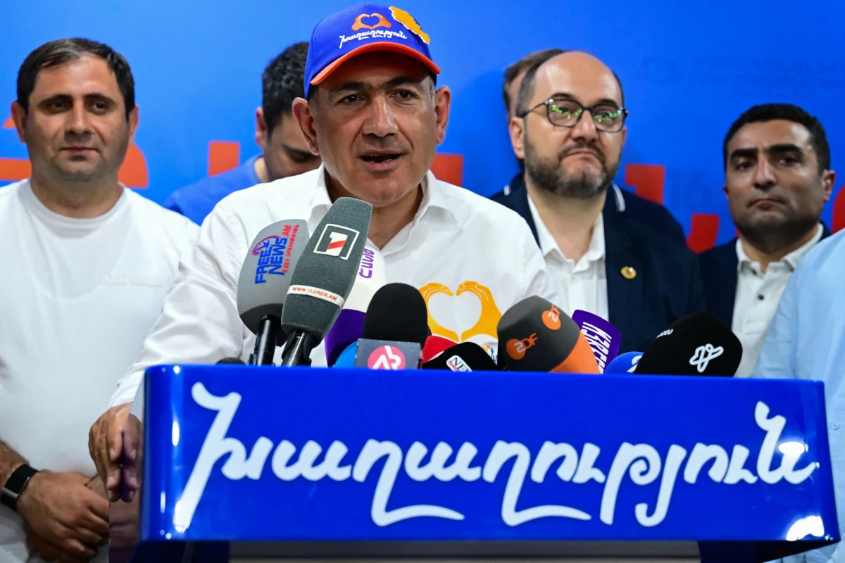 Ogłoszono oficjalne wyniki wyborów parlamentarnych w Armenii. Wygrała Umowa Społeczna, partia Nikola Paszyniana, premiera kraju. Zdobyta większość pozwoli mu na stworzenie samodzielnego rządu. Drugie miejsce zajął sojusz Silna Armenia, a trzecie Blok Armenia. Paszynian dąży m.in. do zbliżenia z Zachodem i ograniczenia zależności od Rosji.