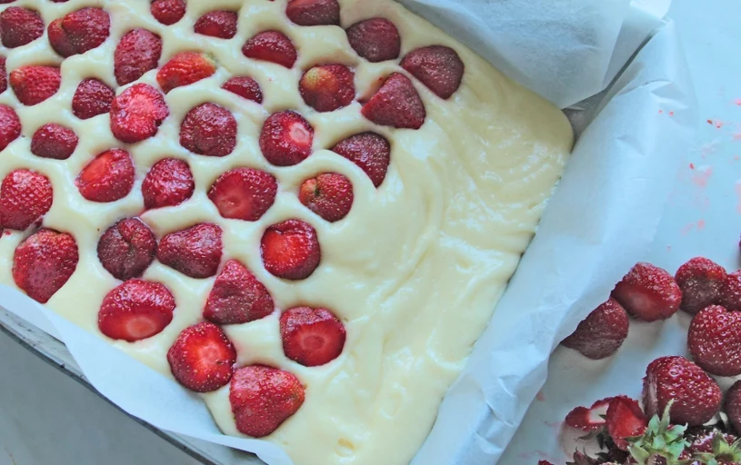 W 15 minut zrobisz boskie ciasto z truskawkami. Delikatne jak puch