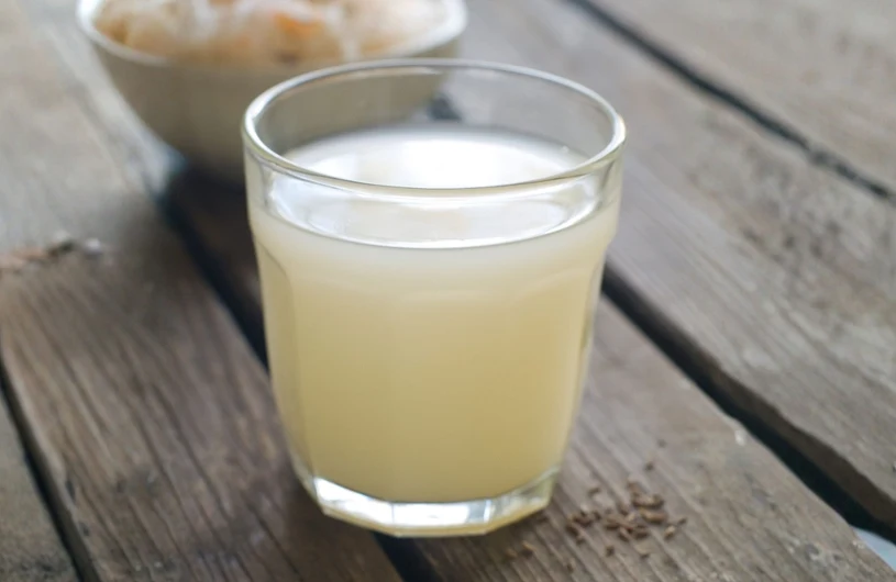 Ten sok wspiera jelita, podkręca metabolizm. Rano wypij pół szklanki 