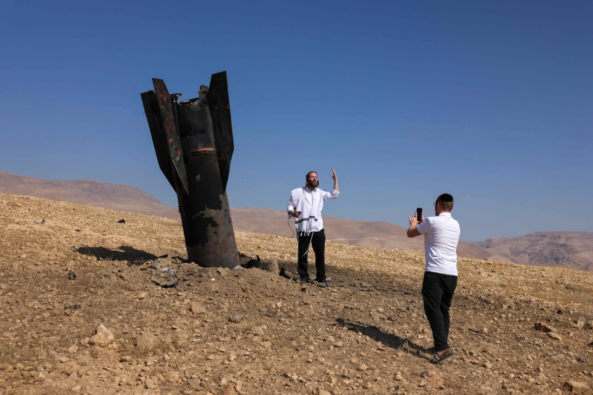 ​"Izrael i Iran muszą natychmiast zakończyć 'strzelanie'" - napisał prezydent USA Donald Trump. Napięcie na Bliskim Wschodzie wrosło - Izrael i Iran wymieniły ciosy, po tym, jak izraelskie siły zaatakowały okolice Bejrutu w Libanie. Cena ropy na światowych rynkach znów wzrosła.