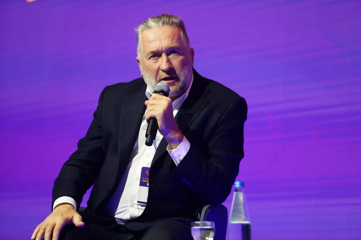 Rafał Sonik poinformował dzisiaj, że rozważa start w przedterminowych wyborach na prezydenta Krakowa. Powiedział, że propozycję ubiegania się o ten urząd otrzymał od otoczenia Koalicji Obywatelskiej, ale gdyby zdecydował na "tak", pozostałby kandydatem niezależnym. Jeszcze wczoraj reporter RMF FM Michał Radkowski ustalił nieoficjalnie, że to właśnie biznesmen i kierowca rajdowy będzie prawdopodobnie wspólnym kandydatem Koalicji Obywatelskiej i PSL na prezydenta stolicy Małopolski.
