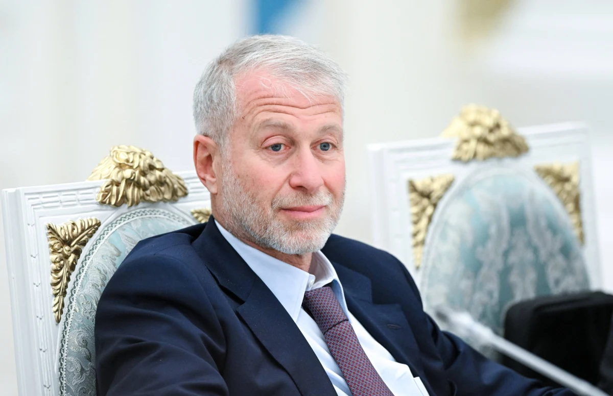 Prezydent Ukrainy Wołodymyr Zełenski przyznał w wywiadzie dla Sky News, że rosyjski oligarcha Roman Abramowicz kontaktował się z nim. W rozmowie ukraiński przywódca zdradził jaką "kluczową wiadomość" przekazał mu były właściciel piłkarskiego klubu Chelsea Londyn. 