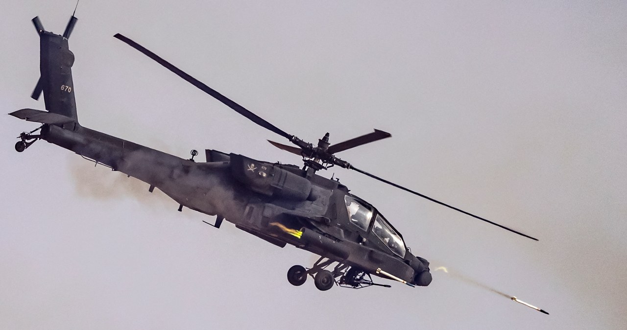 Media: U.S. AH-64 Apache crashes close  the Strait of Hormuz