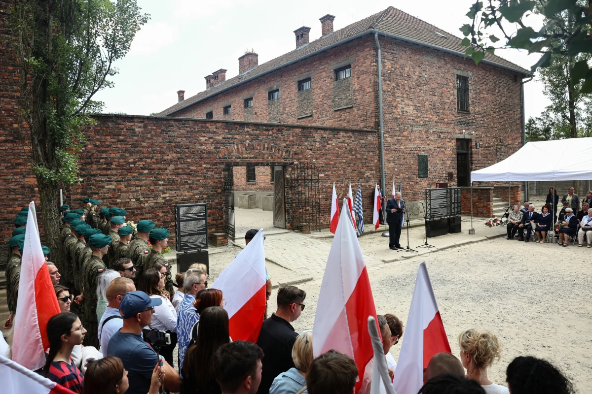 W najbliższą niedzielę, 14 czerwca, odbędą się obchody 86. rocznicy pierwszej deportacji Polaków do KL Auschwitz. 14 czerwca 1940 roku Niemcy skierowali z więzienia w Tarnowie do obozu grupę dokładnie 728 Polaków. W tegorocznych uroczystościach weźmie udział kilku byłych więźniów, a wydarzenie objęte jest Patronatem Honorowym Prezydenta RP.
