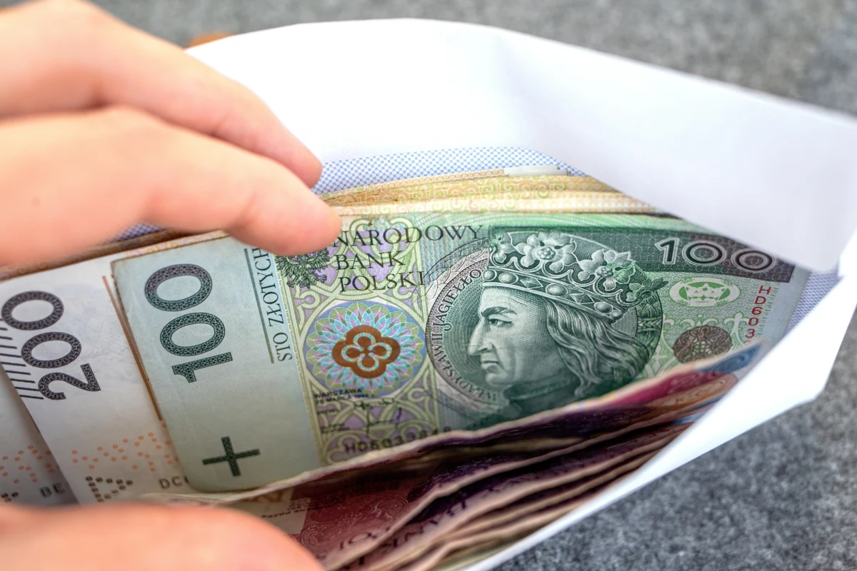 Prokuratura Regionalna w Gdańsku prowadzi śledztwo ws. korupcji w Gdańskim Zarządzie Dróg. Pracujący tam urzędnik został złapany na gorącym uczynku. 