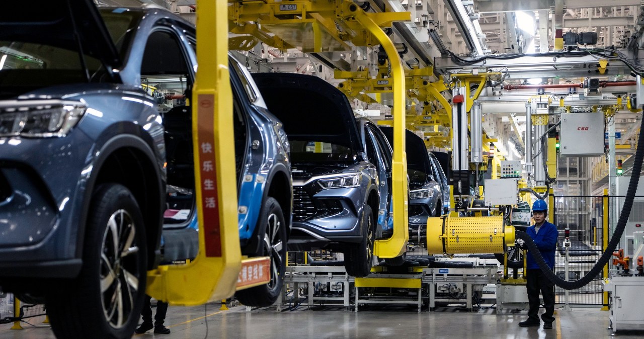 Stellantis i Volkswagen uczą się od Chin. Kto tu kogo ratuje?