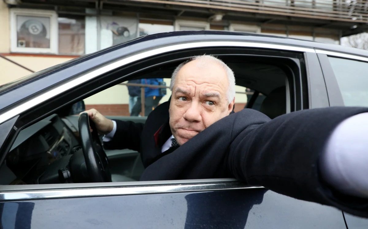 "Dziś w siedzibie Prawa i Sprawiedliwości założyliśmy stowarzyszenie ‘Po Pierwsze Polska" - ogłosił we wtorek wieczorem Jacek Sasin, poseł PiS, były wicepremier i minister aktywów państwowych. Nowe stowarzyszenie ma wspierać Przemysława Czarnka, który wytypowany został przez władze partii na przyszłego premiera. Ewidentnie powstało ono w kontrze do stowarzyszenia "Rozwój Plus" Mateusza Morawieckiego.